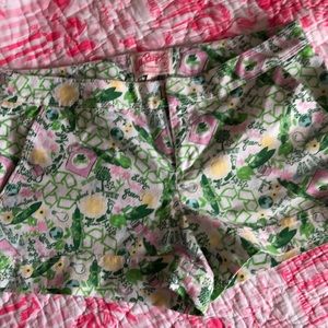 Lilly Pulitzer Queen of Green Walsh shorts